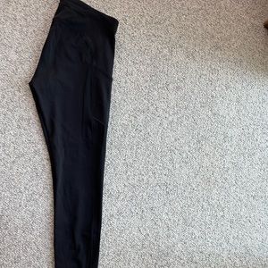 Lululemon time to sweat tight size 6 black 28”